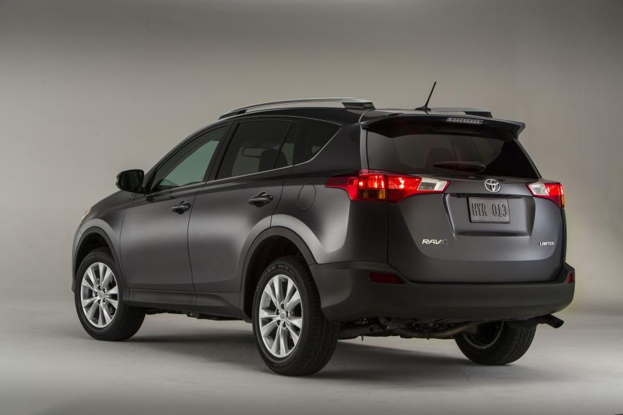  Toyota RAV4 2013 года  (US) (фото 18 из 34)